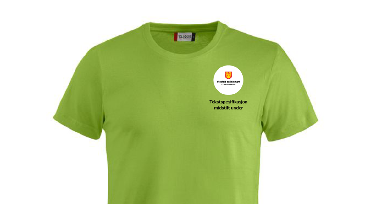 Grønn t-skjorte med logo i sirkel og tekstbudskap på brystet